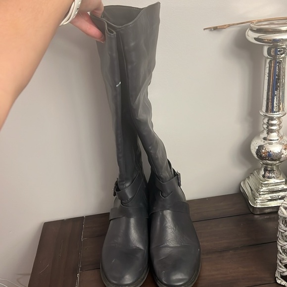 Black boots - Picture 2 of 6